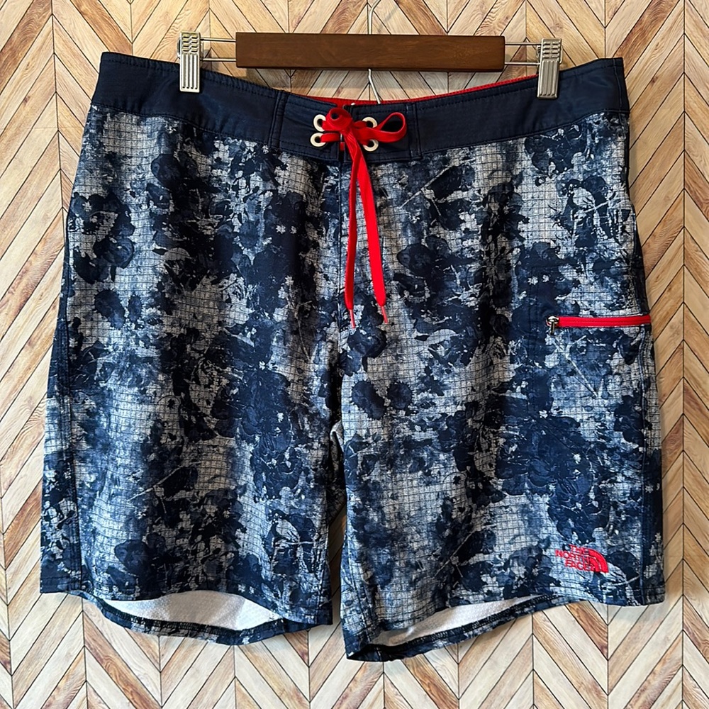 The North Face Men’s Board Shorts Size 36